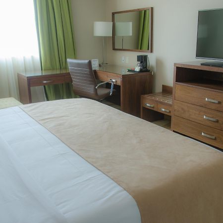 Holiday Inn Express And Suites Celaya By Ihg Экстерьер фото